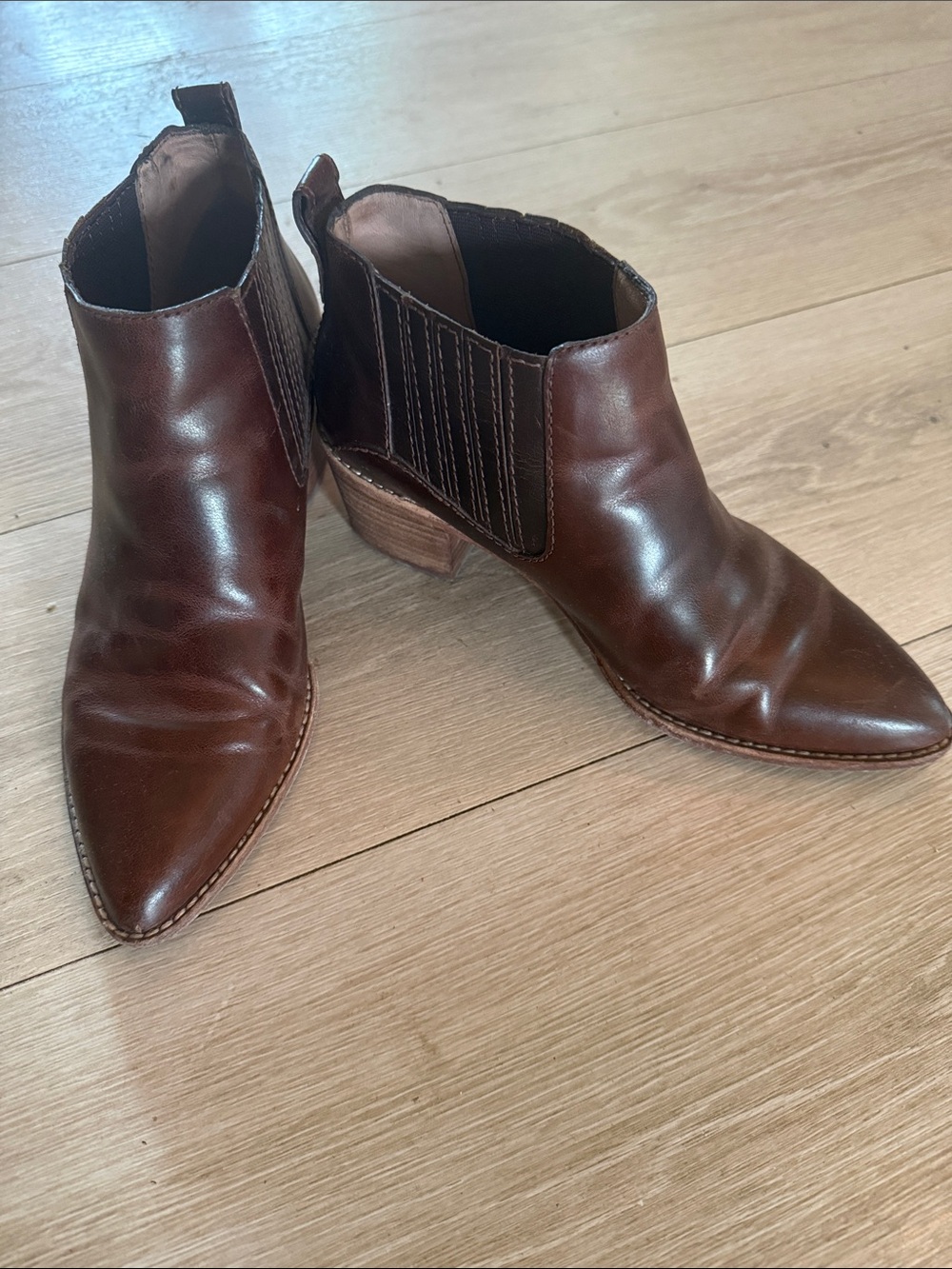 Madewell Women’s Brown Leather Pointed Chelsea Ankle Boots